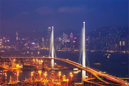 View of Stonecutters Bridge with Hong Kong Island skyline in background, Hong Kong, China, Asia Foto de stock - Direito Controlado, Número: 841-03870071