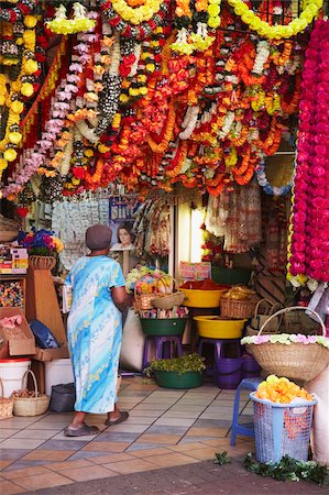 Décrochage vendant des décorations colorées au marché de Victoria Street, Durban, KwaZulu-Natal, Afrique du Sud, Afrique Photographie de stock - Rights-Managed, Code: 841-03870092