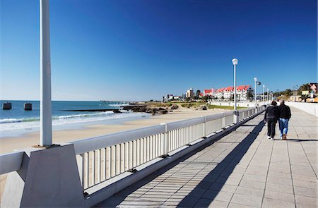 Couple marchant le long de Humewood en bord de mer, Port Elizabeth, Cap oriental, Afrique du Sud, Afrique Photographie de stock - Rights-Managed, Code: 841-03870107