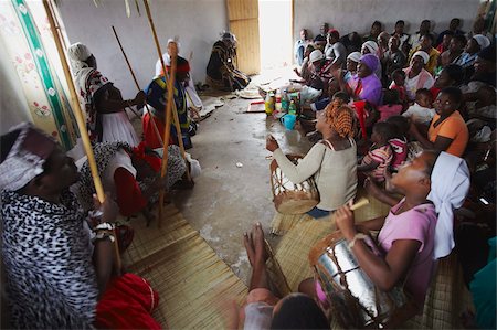 People worshipping at village healing ceremony, Eshowe, Zululand, KwaZulu-Natal, South Africa, Africa Foto de stock - Con derechos protegidos, Código: 841-03870145