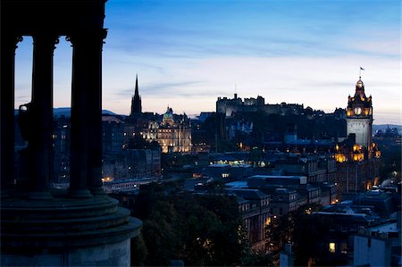 edinburgh castle - Cityscape at dusk looking towards Edinburgh Castle, Edinburgh, Scotland, United Kingdom, Europe Foto de stock - Con derechos protegidos, Código: 841-03870378