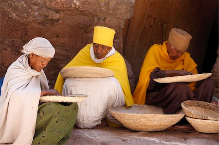 Nonnes tri blé dans pari Maryam église courtyard, Lalibela, Wollo, Ethiopie, Afrique Photographie de stock - Rights-Managed, Code: 841-03870572