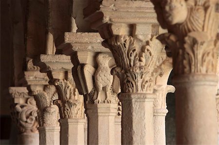 Capitales dans la cathédrale du cloître de Saint-Sauveur, Aix en Provence, Bouches du Rhône, France, Europe Photographie de stock - Rights-Managed, Code: 841-03870597