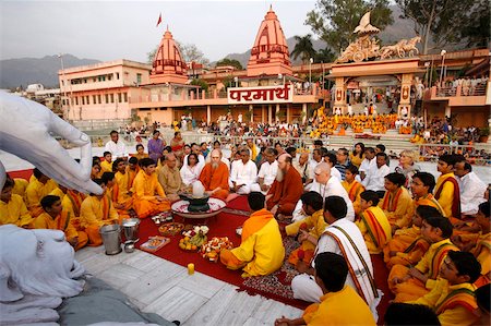 devoto - Evening celebration in Parmath, Rishikesh, Uttarakhand, India, Asia Foto de stock - Con derechos protegidos, Código: 841-03870672