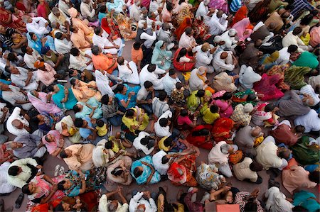 Crowd waiting for the aarti ceremony on Har-ki-Pauri ghat in Haridwar, Uttarakhand, India, Asia Foto de stock - Con derechos protegidos, Código: 841-03870688