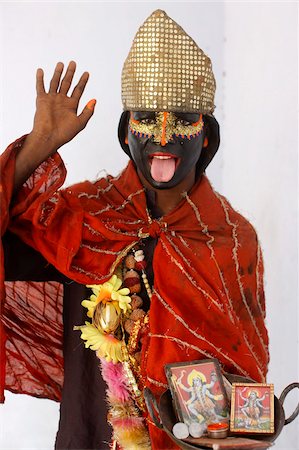 facial decoration - Female sadhu (sadhvia) impersonating goddess Kali at Haridwar Kumbh Mela, Haridwar, Uttarakhand, India, Asia Foto de stock - Con derechos protegidos, Código: 841-03870697