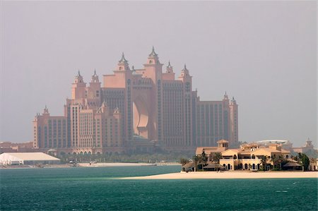 Vue sur le complexe Atlantis et la station balnéaire de Dubaï sur le Palm, Émirats Arabes Unis, Moyen-Orient Photographie de stock - Rights-Managed, Code: 841-03870805