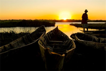 Pêcheur répare son net au coucher du soleil, Canal des Pangalanes, Mankara, Madagascar, océan Indien, Afrique Photographie de stock - Rights-Managed, Code: 841-03870826