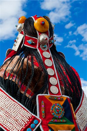 Vue arrière du couvre-chef traditionnel de tibétain de la femme au festival, Gerze, Tibet, Chine, Asie Photographie de stock - Rights-Managed, Code: 841-03870933