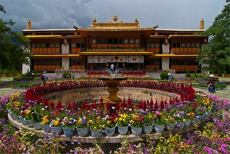 summer palace - Fleurs colorées dans le Palais d'Eté, Lhassa, Tibet, Chine, Asie Photographie de stock - Rights-Managed, Code: 841-03870982