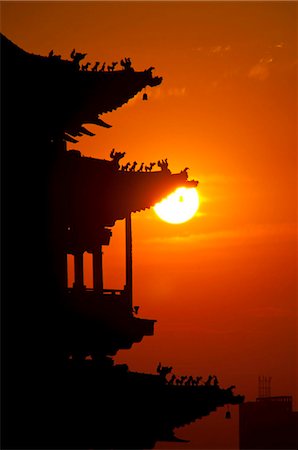 simsearch:841-03055462,k - Sunset at the entrance gate of Pingyao, renowned for its well-preserved ancient city wall, UNESCO World Heritage Site, Shanxi, China, Asia Foto de stock - Con derechos protegidos, Código: 841-03870994