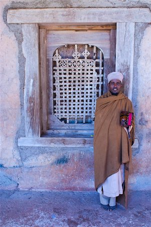 Monk standing in front a Orthodox church, Lake Tana, Ethiopia, Africa Foto de stock - Con derechos protegidos, Código: 841-03871071