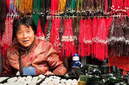Vendeuse au corail et Pierre shop, Panjiayuan brocante, Chaoyang District, Beijing, Chine, Asie Photographie de stock - Rights-Managed, Code: 841-03871449