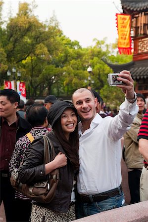 Tourists taking their own photograph at Yu Yuan Garden, Huangpu District, Shanghai, China, Asia Foto de stock - Con derechos protegidos, Código: 841-03871466