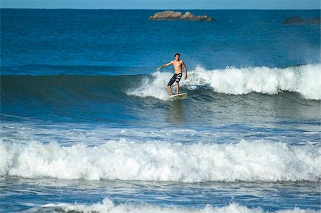 Surfer on a wave, Playa Guiones beach, Nosara, Nicoya Peninsula, Guanacaste Province, Costa Rica, Central America Foto de stock - Con derechos protegidos, Código: 841-03871617