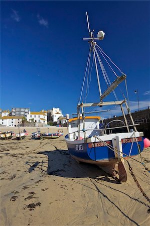 saint ives - Boats in old harbour in summer, St. Ives, Cornwall, England, United Kingdom, Europe Foto de stock - Con derechos protegidos, Código: 841-03871729