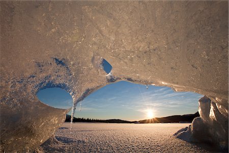 passage - Nahaufnahme von Eisbergen Formationen in Mendenhall Lake mit Sonne spähte durch Tongass National Forest, Southeast Alaska, Winter eingefroren Stockbilder - Lizenzpflichtiges, Bildnummer: 854-05974179