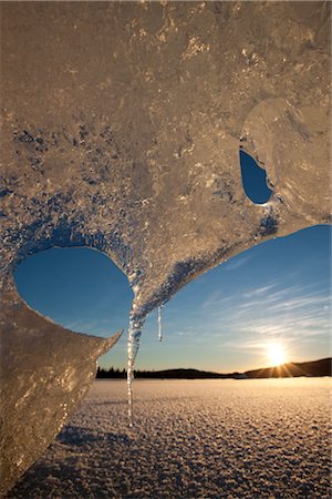 Gros plan des formations d'icebergs gelées dans le lac Mendenhall avec soleil furtivement à travers la forêt nationale de Tongass, sud-est de l'Alaska, hiver Photographie de stock - Rights-Managed, Code: 854-05974180