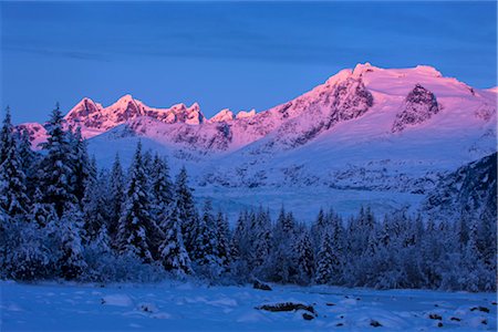 simsearch:854-03646377,k - Alpenglühen Panoramablick auf den Coast Mountains oberhalb Mendenhall-Gletscher, Tongass National Forest, Southeast Alaska, Winter Stockbilder - Lizenzpflichtiges, Bildnummer: 854-05974201