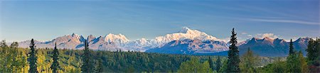 snowy river - Panoramic scenic of Mount McKinley and the Alaska Range, as seen from the Chulitna River Overlook along the Parks Highway, Denali State Park, Alaska, Autumn Foto de stock - Direito Controlado, Número: 854-05974325