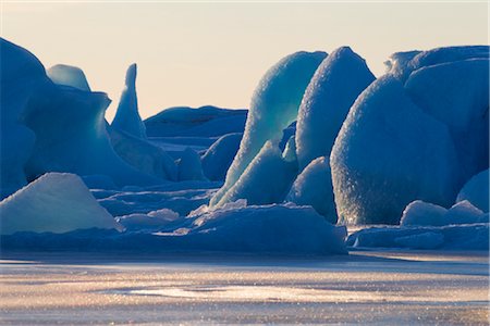 prince william sound - Panoramique de formations grand iceberg bleu glacier Sheridan, montagnes Chugach près de Cordoue, centre-sud de l'Alaska, hiver Photographie de stock - Rights-Managed, Code: 854-05974478