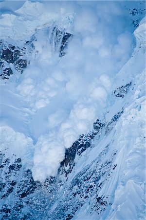 Billowing ice avalanche on the north side of Mount Hunter seen from Control Tower, Kahiltna Glacier, Alaska Range, Summer in Interior Alaska Foto de stock - Con derechos protegidos, Código: 854-05974569