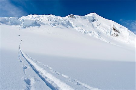 simsearch:854-03740033,k - Skier skinning a trail to seracs and icefall at the head of Trimble Glacier below Mount Gerdine, Tordrillo Mountains, Alaska Range, Winter in Southcentral Alaska Foto de stock - Con derechos protegidos, Código: 854-05974576
