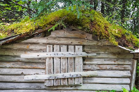 simsearch:700-06125793,k - Exterior Detail Of A Cabin Built In 1958 By Red Beeman And His Wife Meredith Along The Shore Of Byers Lake, Byers Lake Campground, Denali State Park, Southcentral Alaska, Usa. Photographie de stock - Rights-Managed, Code: 854-08028151