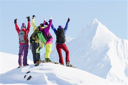 simsearch:649-08125513,k - Friends Hanging Out In The Chugach Mountains While Backcountry Skiing By Snowmobile, Late Winter, Southcentral Alaska. Foto de stock - Direito Controlado, Número: 854-08028216