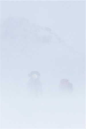 Mountain Climbers Hiking in Snow Storm Chugach Mts SC AK Winter Foto de stock - Con derechos protegidos, Código: 854-02955035