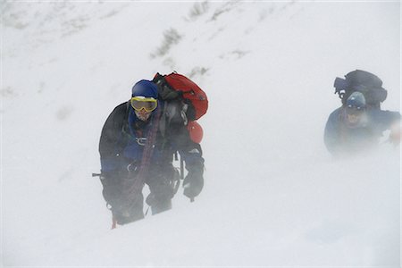 Mountain Climbers Climbing Up Chugach Mts SC AK Storm Winter Foto de stock - Con derechos protegidos, Código: 854-02955037