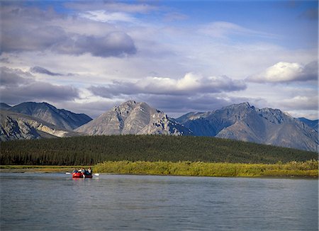 Rafting the Sheenjek River Arctic Alaska Summer Foto de stock - Con derechos protegidos, Código: 854-02955079