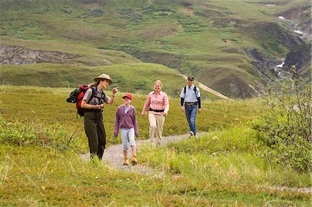 Groupe de femelles Parc National Ranger d'interprétation mènent une * randonnée découverte * dans la région de Eielson Parc National Denali en Alaska Photographie de stock - Rights-Managed, Code: 854-02955156