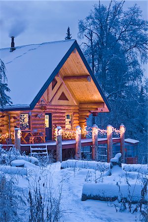 snow cosy - Log Cabin in the woods decorated with Christmas lights at twilight near Fairbanks, Alaska during Winter Stock Photo - Rights-Managed, Code: 854-02955486