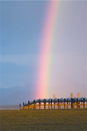 Rainbow over Trans-Alaska Pipeline Arctic Alaska Summer Composite Foto de stock - Con derechos protegidos, Código: 854-02955537