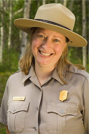Porträt des weiblichen US Nationalpark Interpretive Ranger im Denali-Nationalpark Besucherzentrum Alaska Stockbilder - Lizenzpflichtiges, Bildnummer: 854-02955563