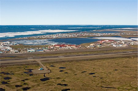 Aerial view of Barrow Alaska and airpstrip Beaufort Sea Arctic Ocean Summer Foto de stock - Con derechos protegidos, Código: 854-02955586