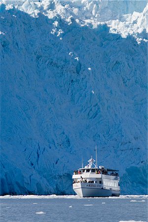 floating object on water - Boat tour at the face of Aialik Glacier in Kenai Fjords National Park, Alaska Stock Photo - Rights-Managed, Code: 854-02955646
