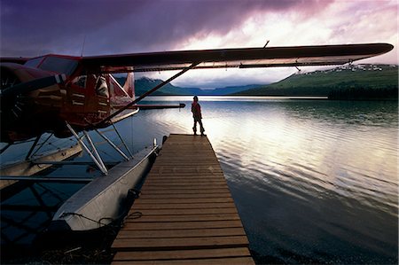 Fisherman Chelatna Lake Lodge Floatplane Docked Alaska Range Interior Summer Scenic Foto de stock - Con derechos protegidos, Código: 854-02955651