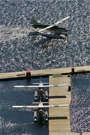 Aerial view of floatplanes at Ketchikan docks during Summer in Southeast Alaska Foto de stock - Con derechos protegidos, Código: 854-02955668