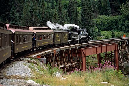 White Pass & Yukon Route Railroad on Tressel SE AK Summer near Skagway Foto de stock - Con derechos protegidos, Código: 854-02955700