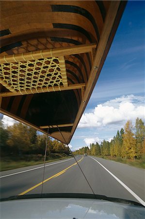 Voiture circule sur route w / canot automne SC AK /nDrivers Perspective Photographie de stock - Rights-Managed, Code: 854-02955729