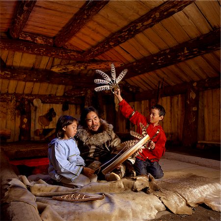 Yupik Artist Teaches Dances to Children @ Mens House AK SC AK Native Heritage Center Foto de stock - Con derechos protegidos, Código: 854-02955771