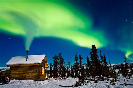 simsearch:854-02956110,k - Aurora over cabin in the White Mountian recreation area during Winter in Interior Alaska. Fotografie stock - Rights-Managed, Codice: 854-02956105