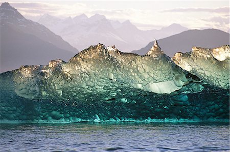 prince william sound - Columbia Glacier ice berg qui s'est déchaîné du fond océanique de plus de 1 000 m de profondeur, qui donne la berg un aspect clair, Prince William, en Alaska Photographie de stock - Rights-Managed, Code: 854-03362486