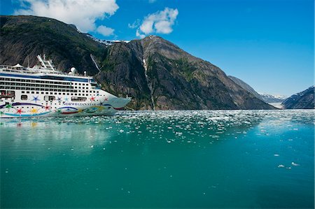 Norwegian Cruise Line * Star * Dawes glacier à Endicott Arm, Tracy Arm - gués Terreur Wilderness, sud-est de l'Alaska Photographie de stock - Rights-Managed, Code: 854-03392507