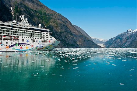 endicott arm - Norwegian Cruise Line's *Star* near Dawes Glacier in Endicott Arm, Tracy Arm- Fords Terror Wilderness, Southeast Alaska Stock Photo - Rights-Managed, Code: 854-03392508