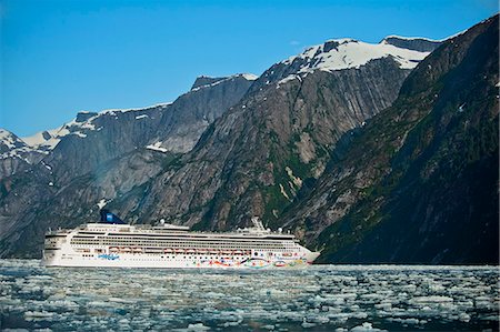 Norwegian Cruise Line's *Star* near Dawes Glacier in Endicott Arm, Tracy Arm- Fords Terror Wilderness, Southeast Alaska Stock Photo - Rights-Managed, Code: 854-03392510
