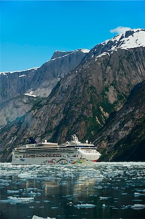 endicott arm - Norwegian Cruise Line's *Star* near Dawes Glacier in Endicott Arm, Tracy Arm- Fords Terror Wilderness, Southeast Alaska Stock Photo - Rights-Managed, Code: 854-03392512