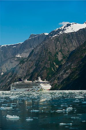 endicott arm - Norwegian Cruise Line's *Star* near Dawes Glacier in Endicott Arm, Tracy Arm- Fords Terror Wilderness, Southeast Alaska Stock Photo - Rights-Managed, Code: 854-03392513